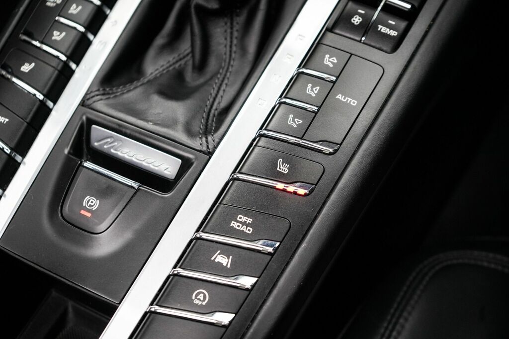 Porsche Macan Turbo Pdk White #39