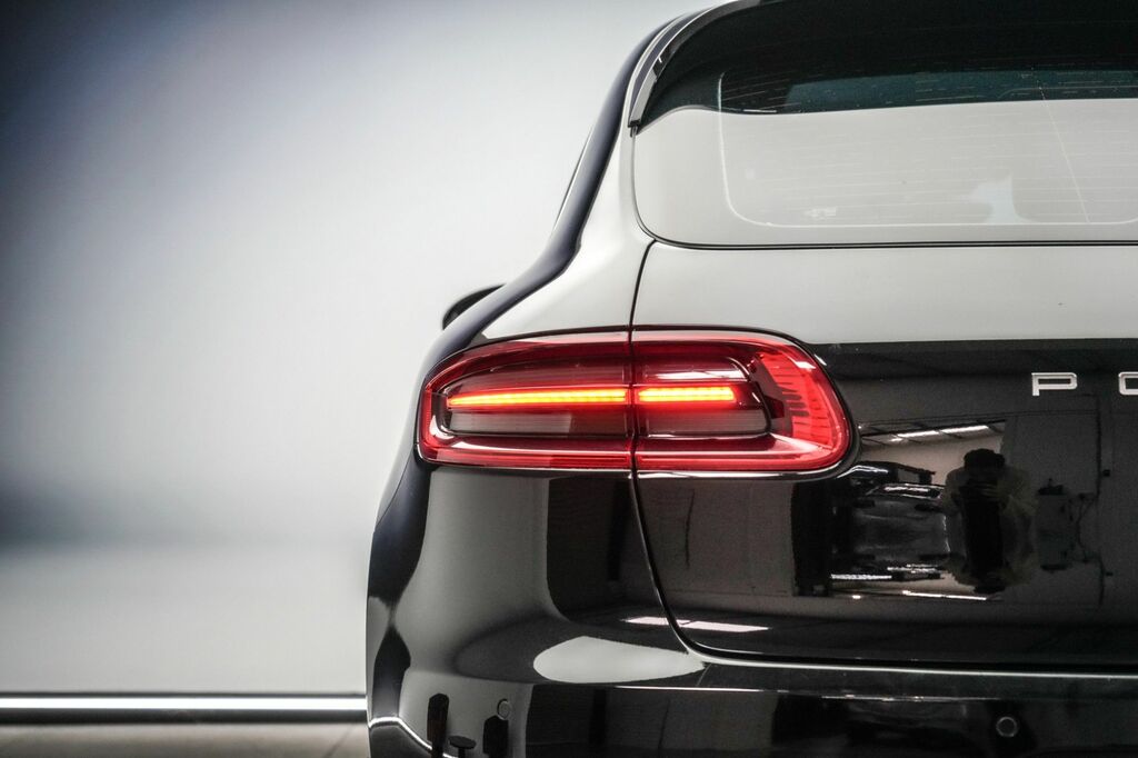 Porsche Macan Turbo Pdk White #14