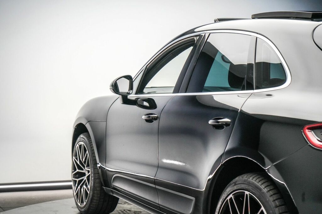 Porsche Macan Turbo Pdk White #24