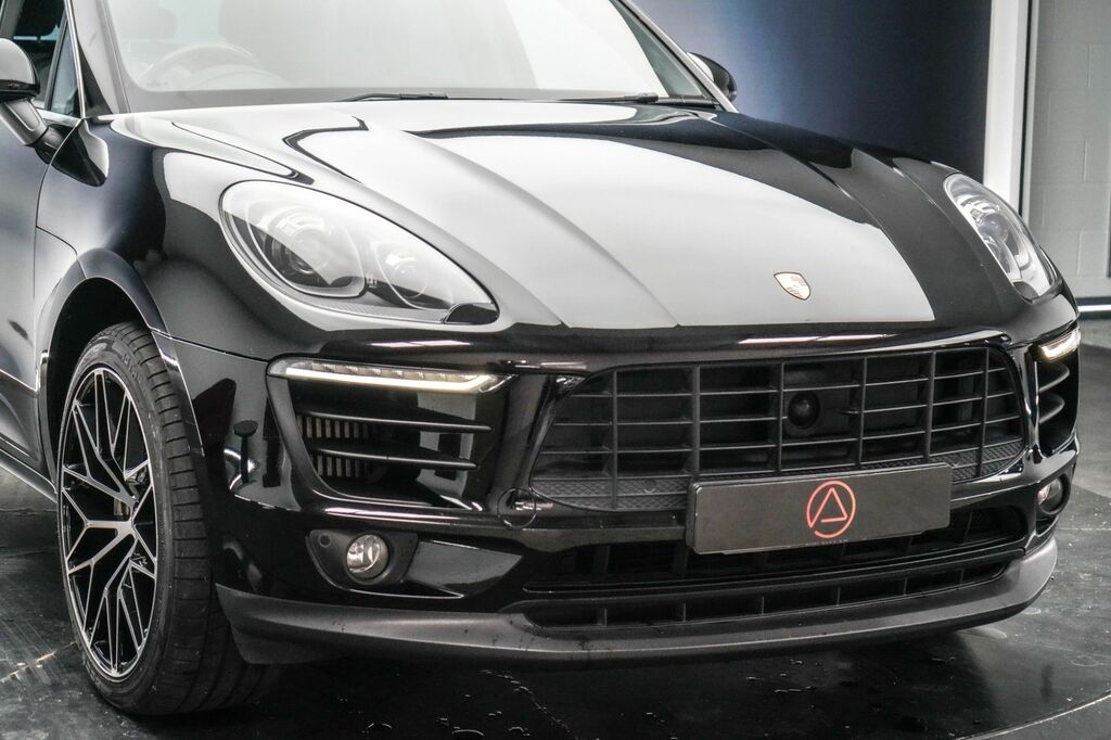 Porsche Macan Turbo Pdk White #16