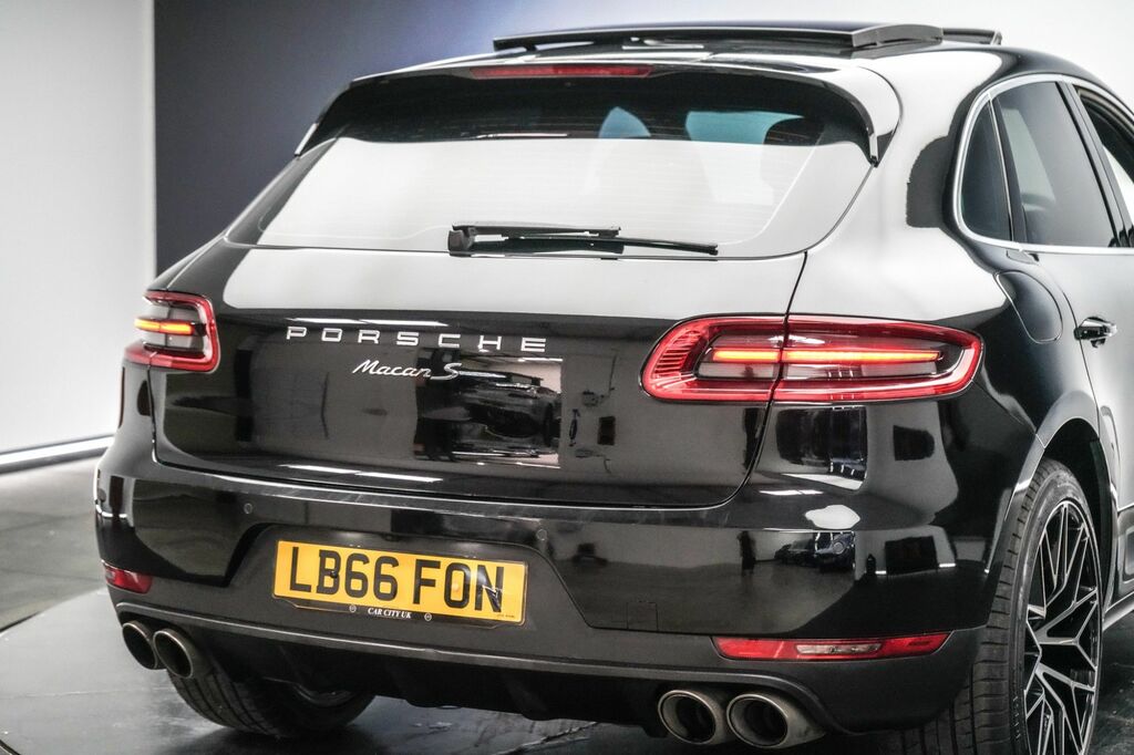 Porsche Macan Turbo Pdk White #18