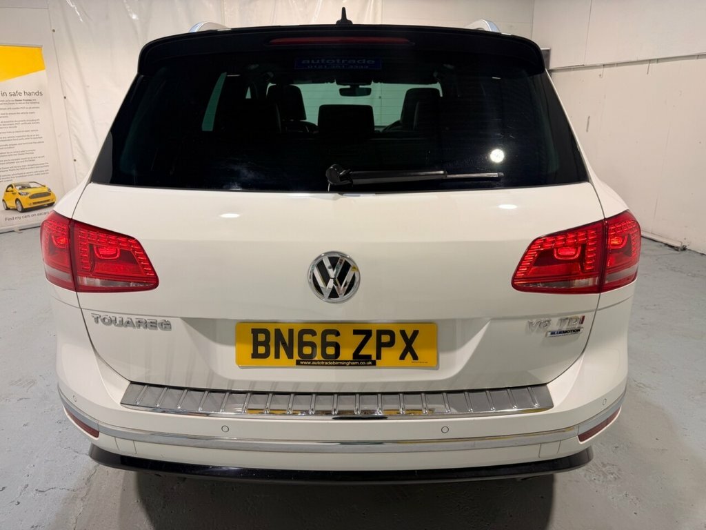 Volkswagen Touareg 3L R-line White #4