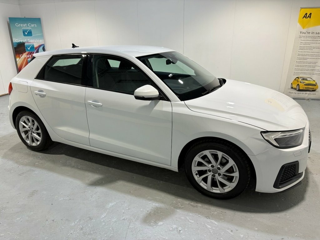 Audi A1 1L Sport BA69PVW White #5