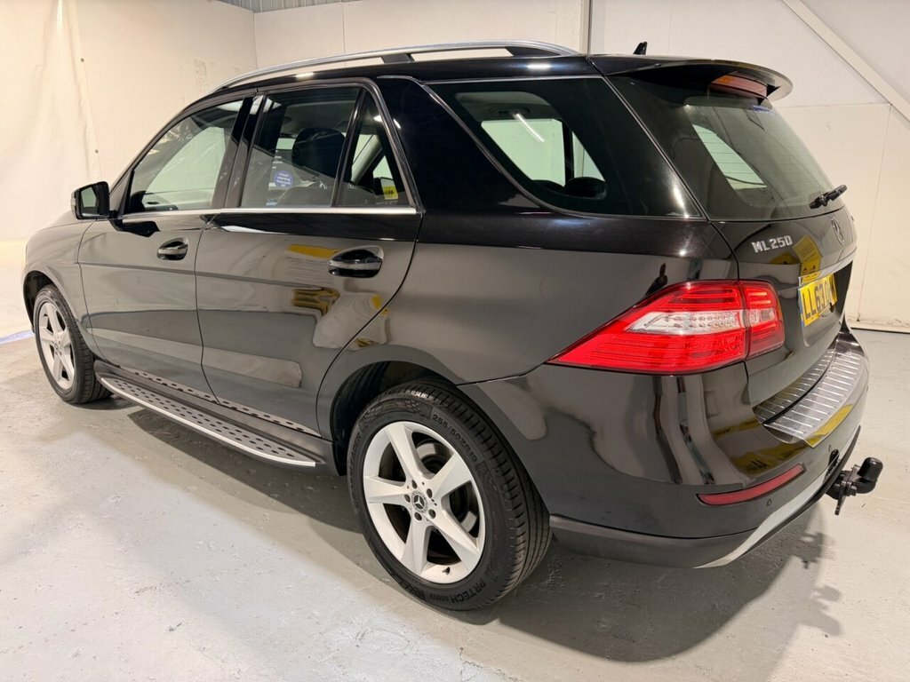 Mercedes-Benz M Class 2.1L Se Black #3