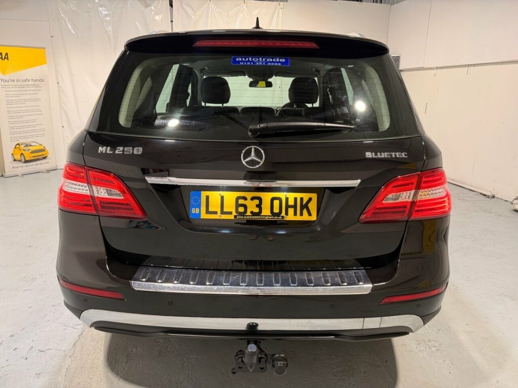 Mercedes-Benz M Class 2.1L Se Black #4
