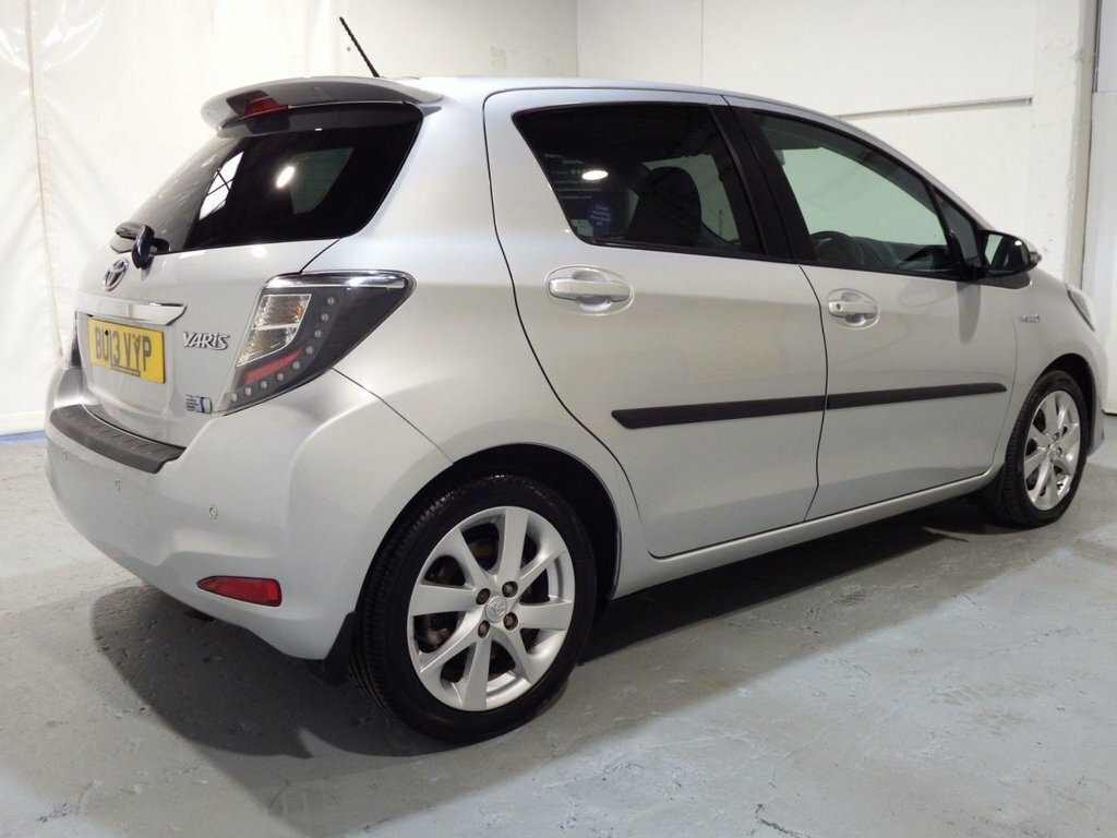 Toyota Yaris 1.5L T Spirit Silver #5