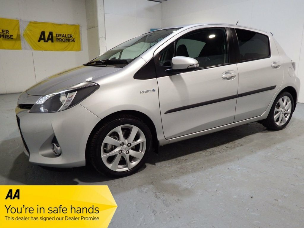 Toyota Yaris 1.5L T Spirit Silver #2