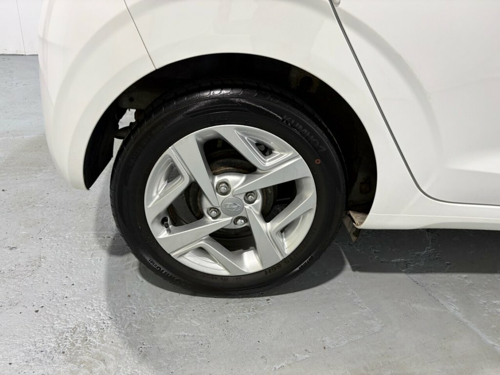 Hyundai I10 1.2 Premium Hatchback Euro 6 S White #39