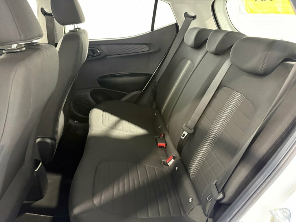 Hyundai I10 1.2 Premium Hatchback Euro 6 S White #24