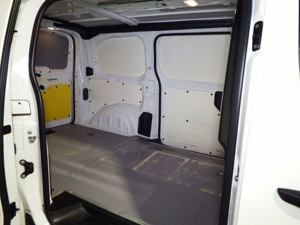 Vauxhall Vivaro 1.5L Dynamic 6Dr White #6