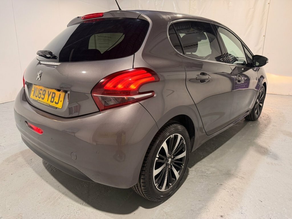 Peugeot 208 1.2L Tech Edition Grey #2