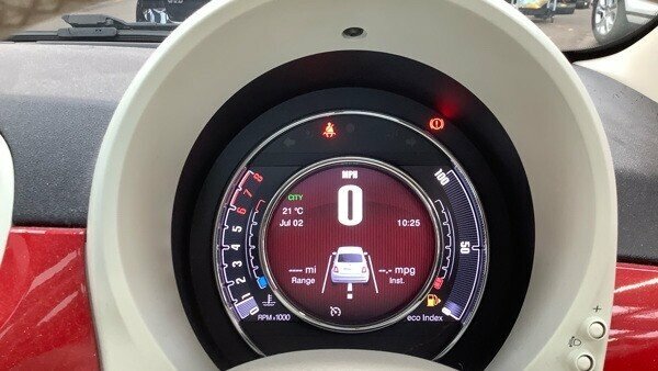 Fiat 500 1.2L Lounge YP18OHW Red #5
