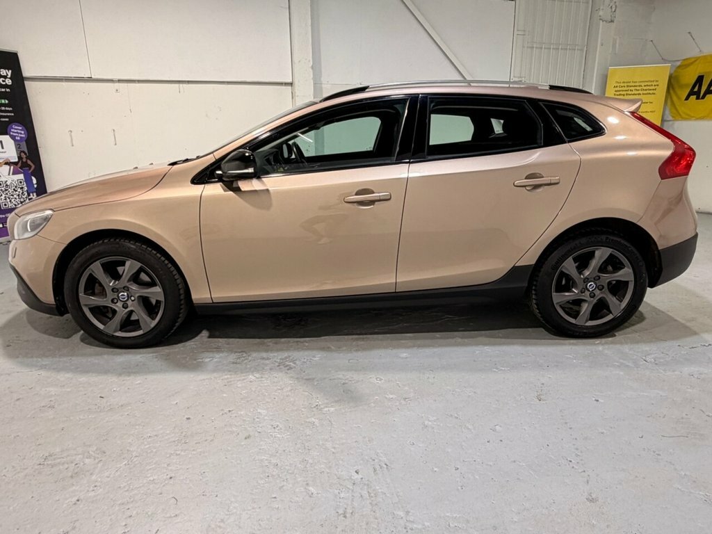 Volvo V40 Cross Country 2L Lux Nav Brown #2