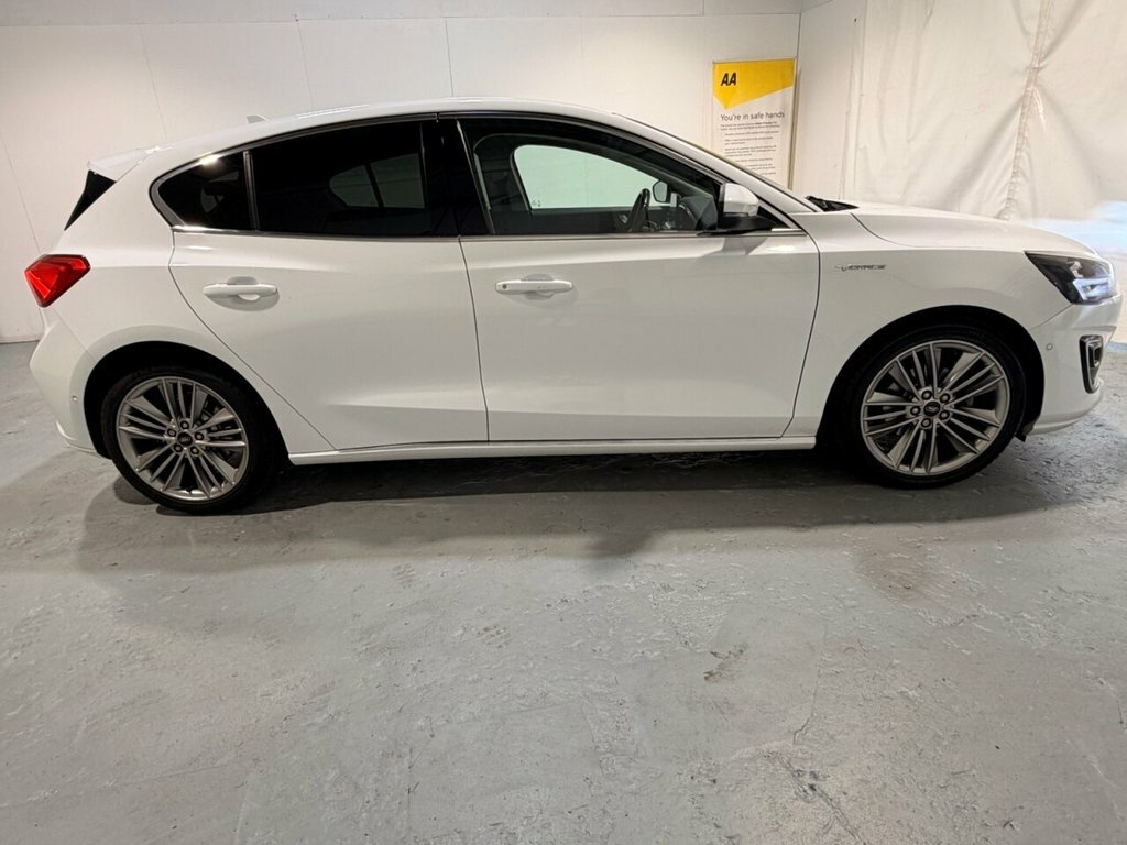 Ford Focus 1.5L Vignale YM69KDU White #2