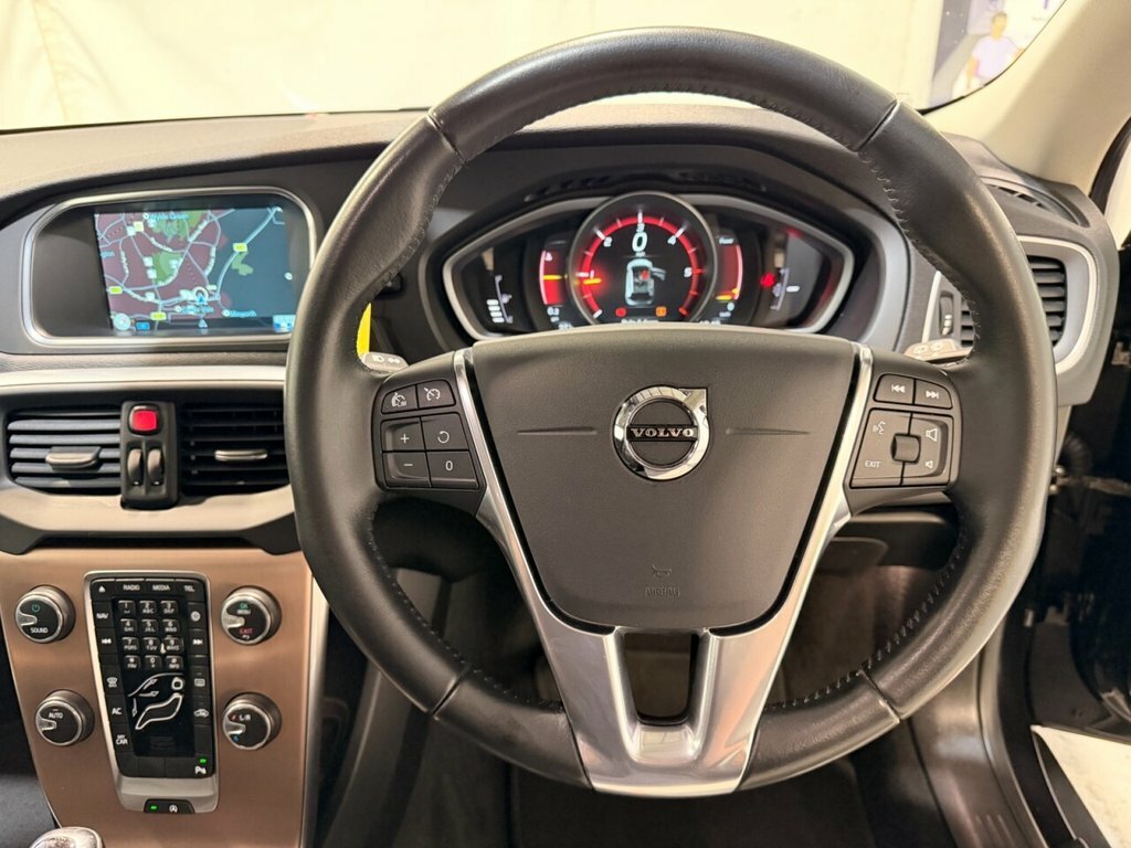 Volvo V40 Cross Country 2L Pro Black #5