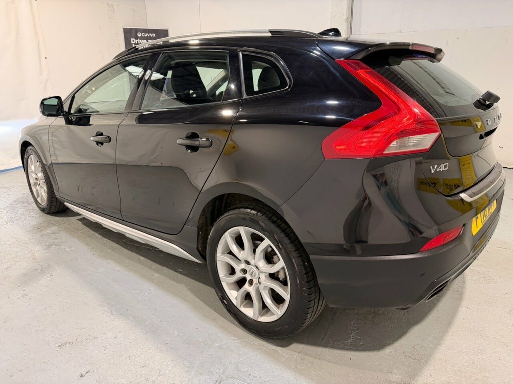 Volvo V40 Cross Country 2L Pro Black #2
