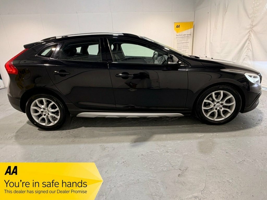 Volvo V40 Cross Country 2L Pro Black #3
