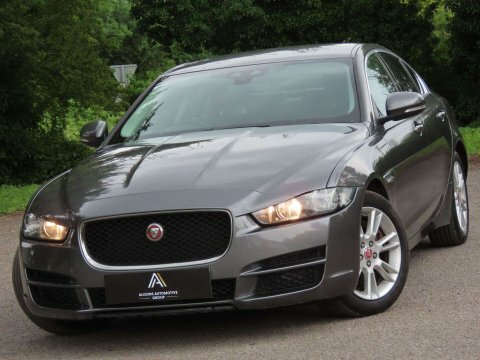 Jaguar XE 2.0D Prestige Grey