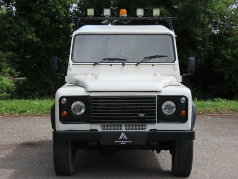 Land Rover Defender 2.4 Tdci Utility White #2