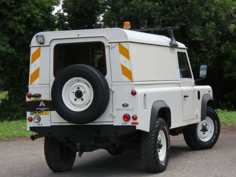 Land Rover Defender 2.4 Tdci Utility White #4