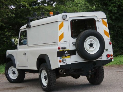 Land Rover Defender 2.4 Tdci Utility White #5