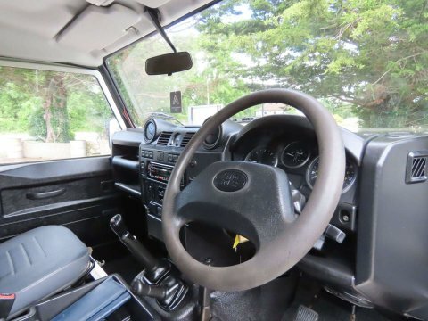 Land Rover Defender 2.4 Tdci Utility White #6
