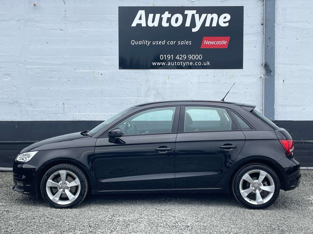 Audi A1 1.4 Tfsi Sport Sportback S Tronic Euro 5 Ss Red #4