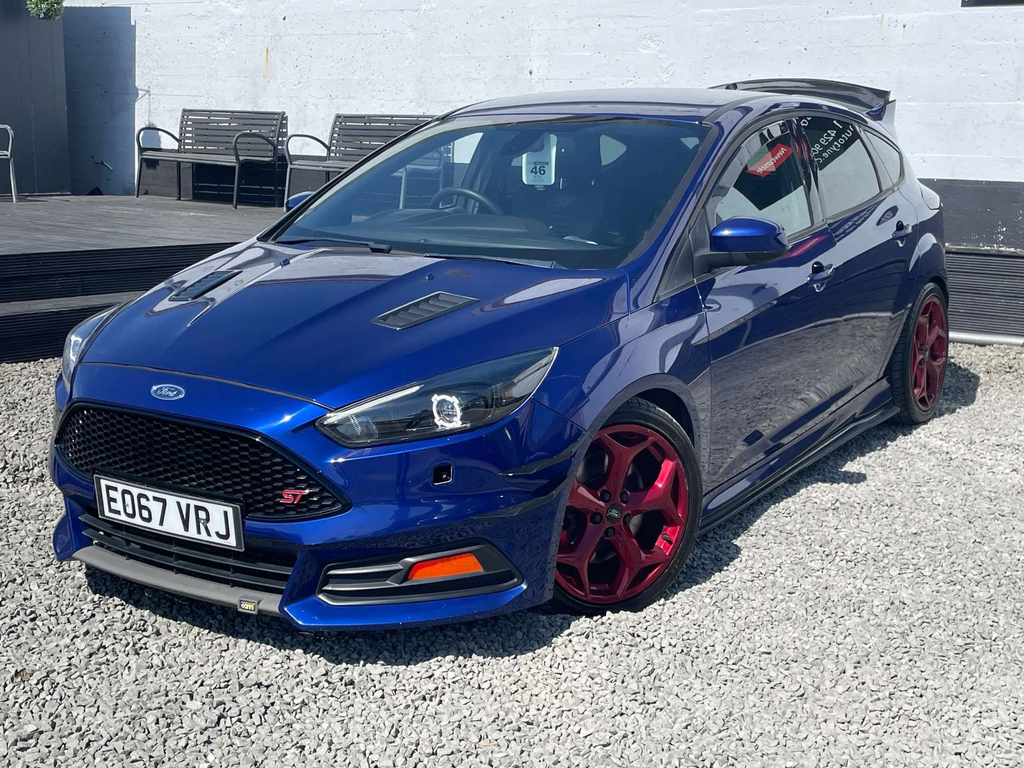 Ford Focus Focus Startline Red #3