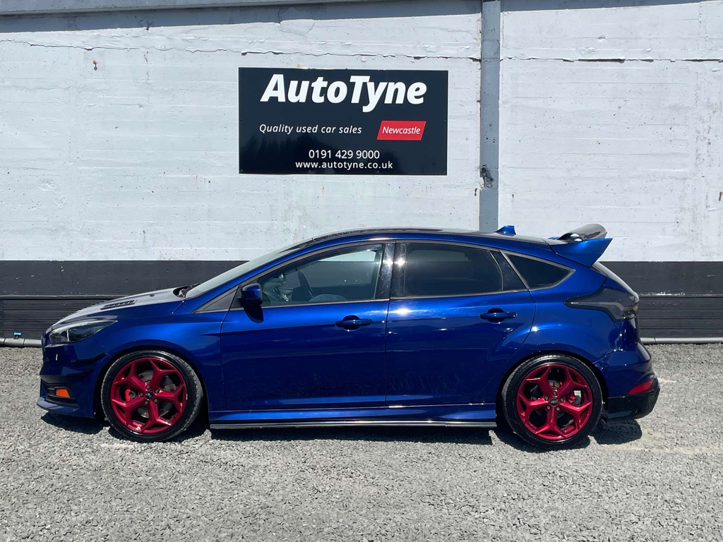 Ford Focus Focus Startline Red #5
