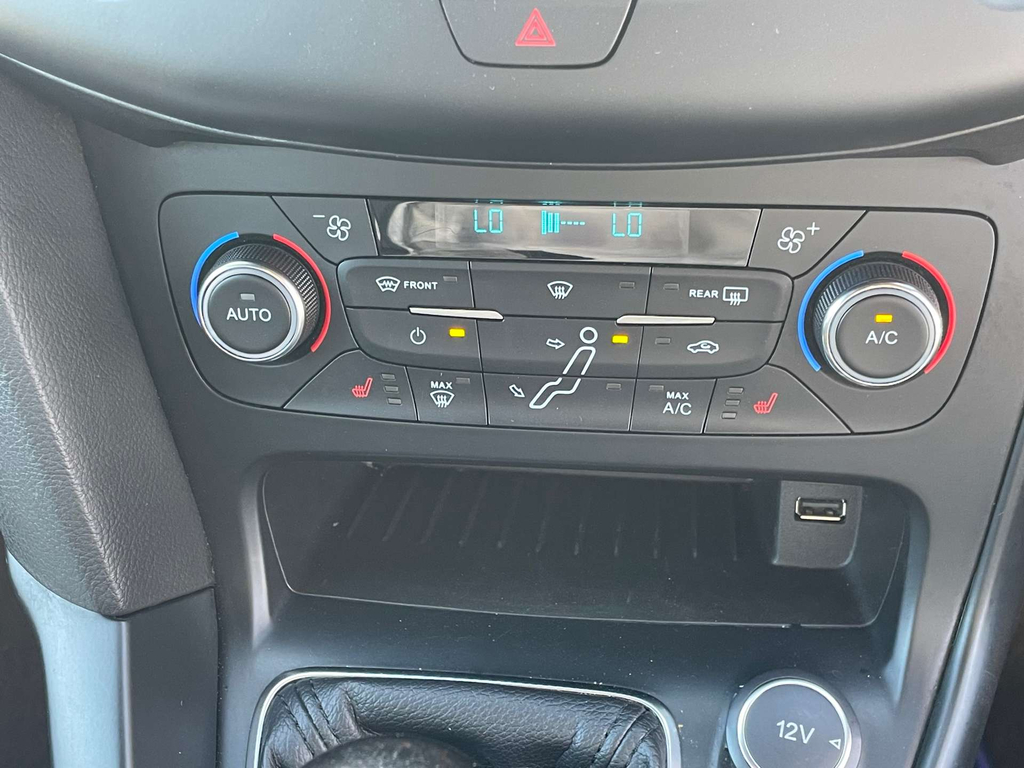 Ford Focus Focus Startline Red #24