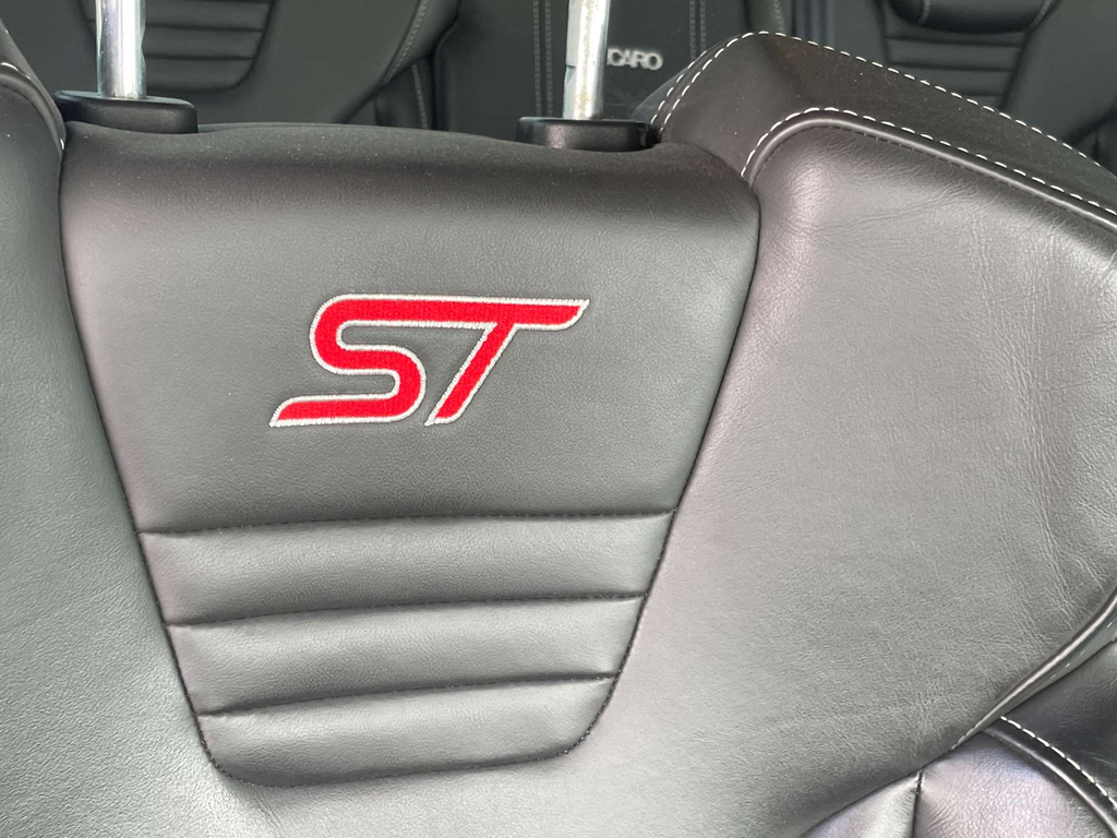 Ford Focus Focus Startline Red #28