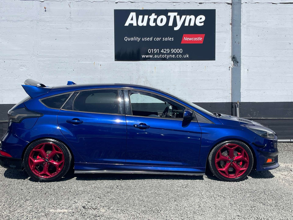 Ford Focus Focus Startline Red #4