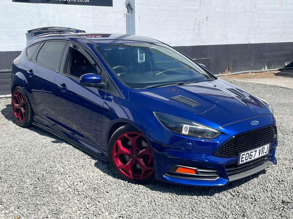 Ford Focus Focus Startline Red #1