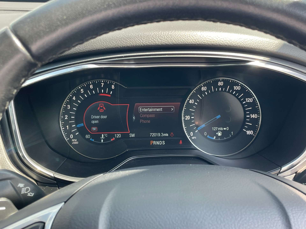 Ford Mondeo Hatchback Black #12