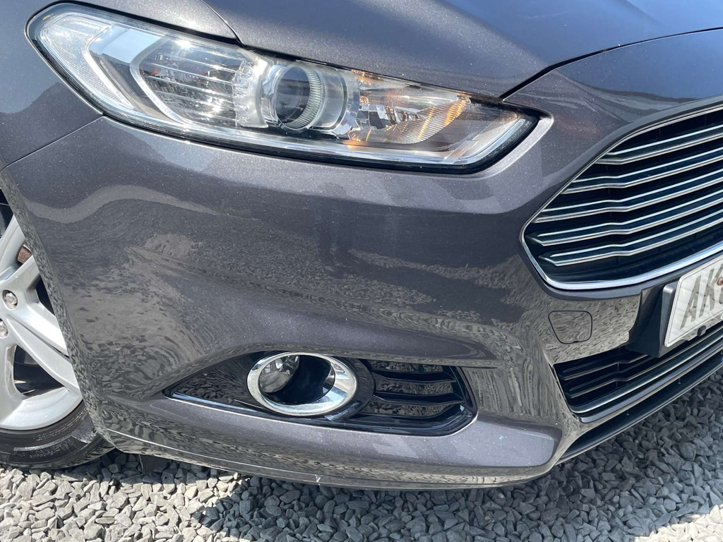 Ford Mondeo Hatchback Black #9