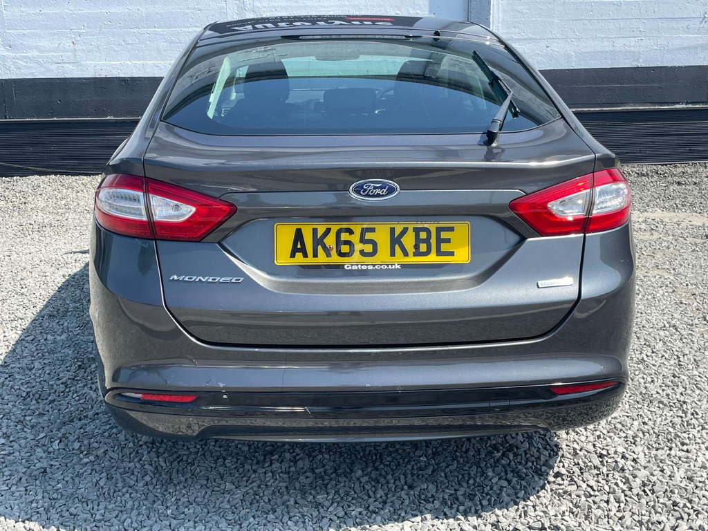 Ford Mondeo Hatchback Black #7