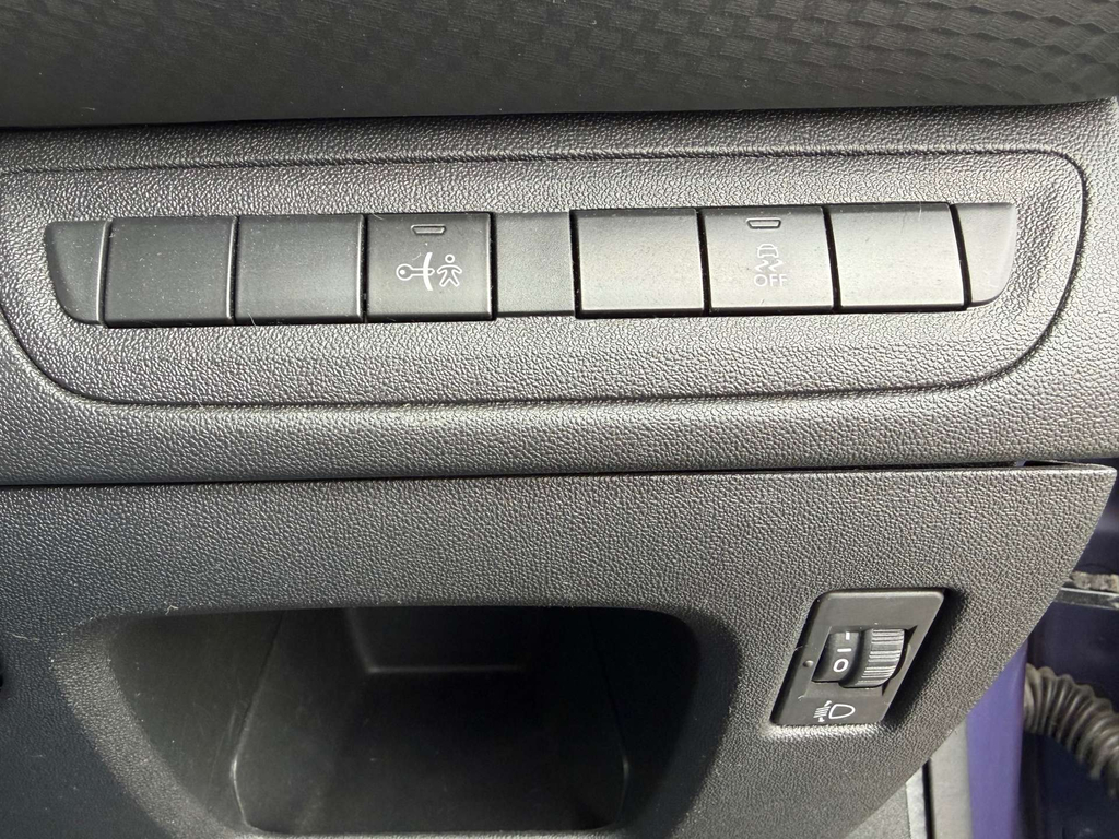 Peugeot 208 Active Silver #19