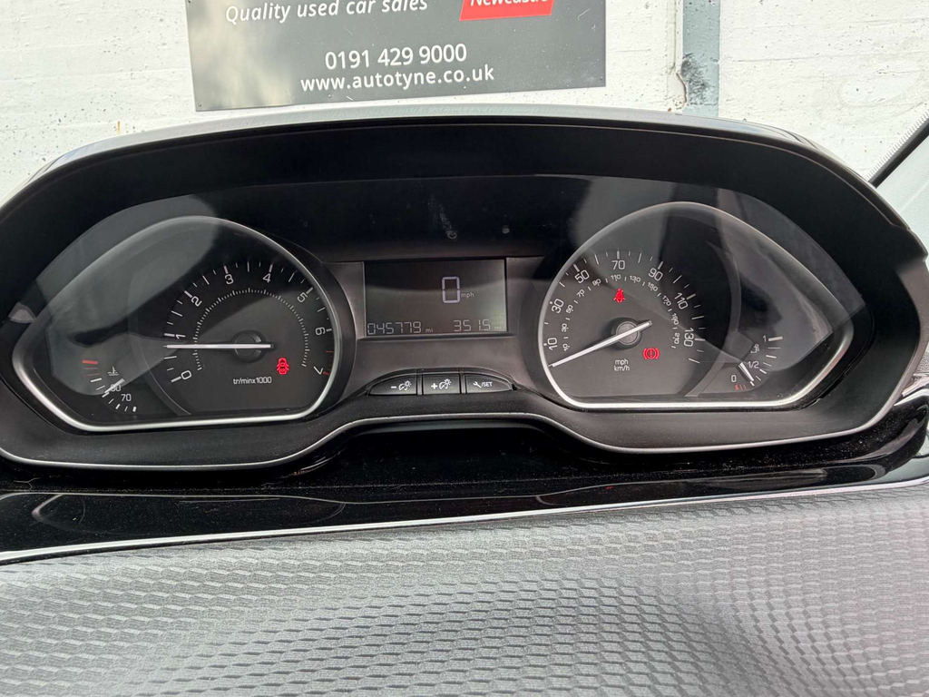 Peugeot 208 Active Silver #24