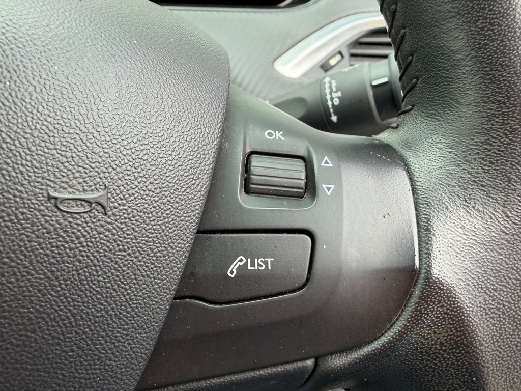Peugeot 208 Active Silver #18