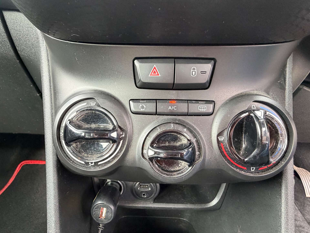 Peugeot 208 Active Silver #26