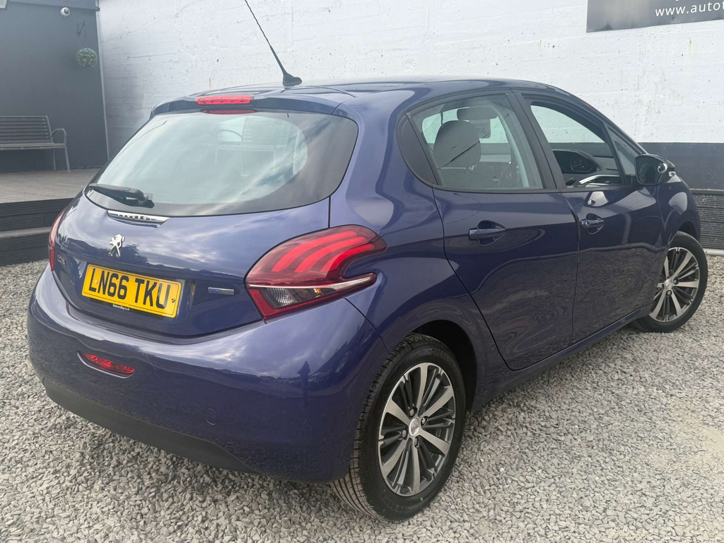 Peugeot 208 Active Silver #7
