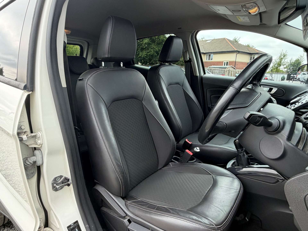 Ford Ecosport Titanium White #15
