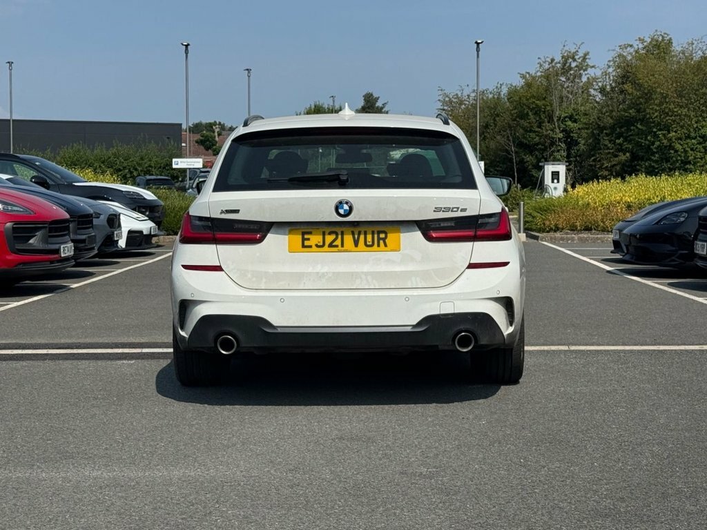 BMW 3 Series 2L M Sport EJ21VUR White #4