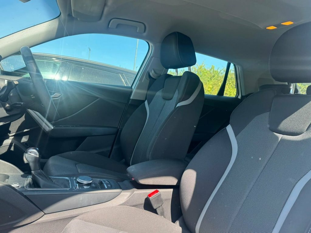 Audi Q2 1.5L Sport White #4