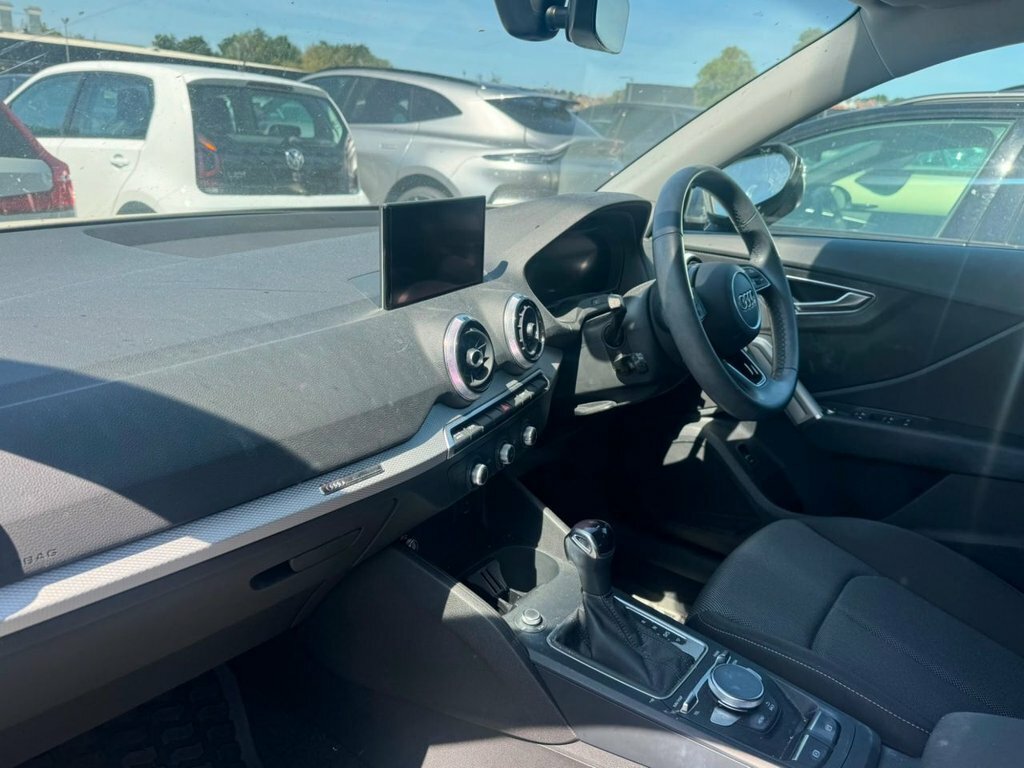 Audi Q2 1.5L Sport White #3