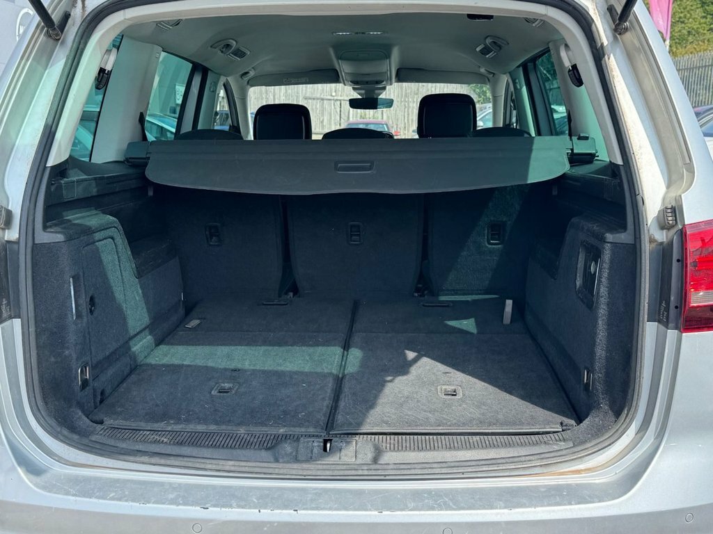 Volkswagen Sharan Mpv White #8