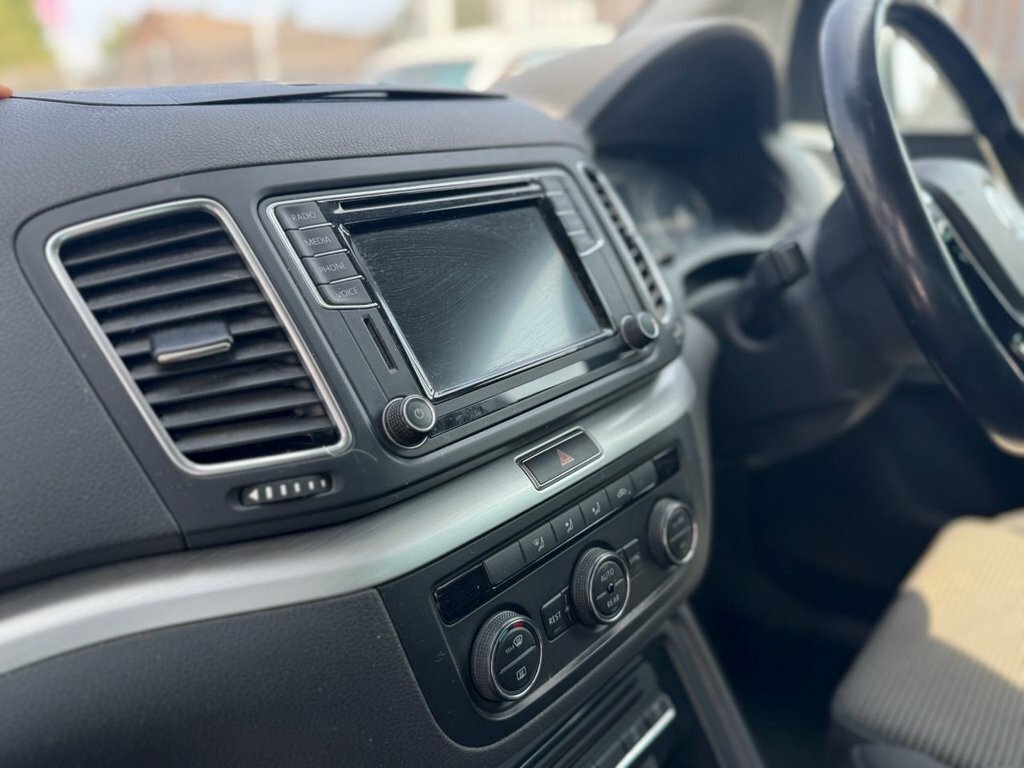Volkswagen Sharan Mpv White #10