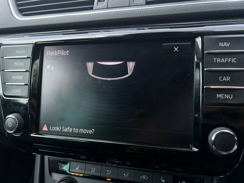 Skoda Superb 2L Se L Executive White #6