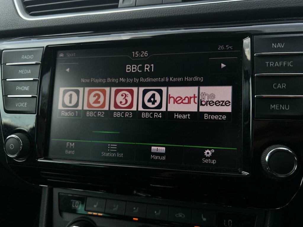 Skoda Superb 2L Se L Executive White #5