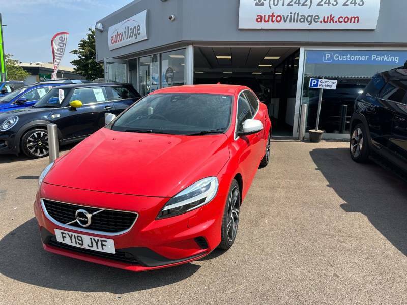 Volvo V40 D2 122 R Design Edition Red #2